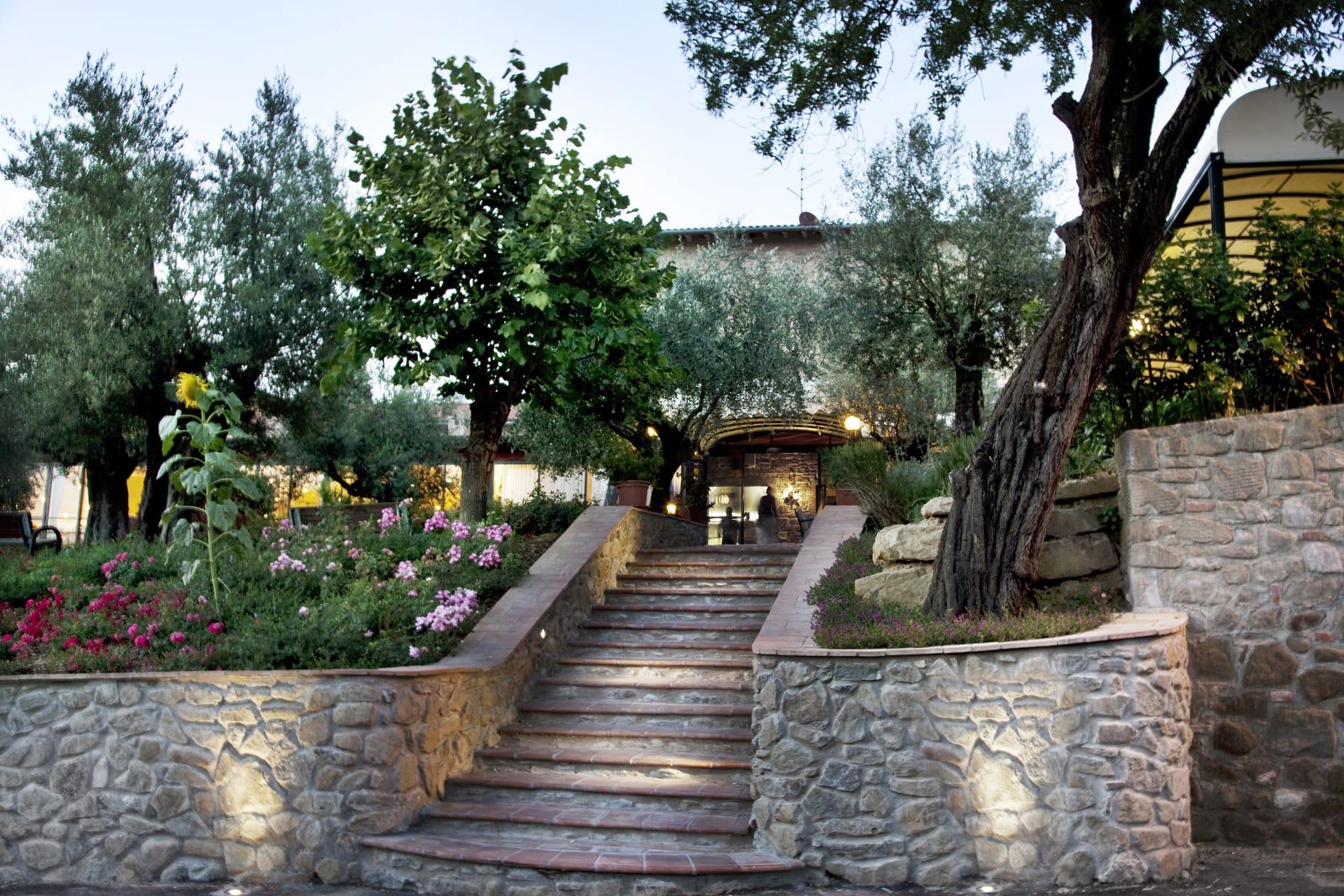 villa_paradiso_village_lago_trasimeno_scalinata